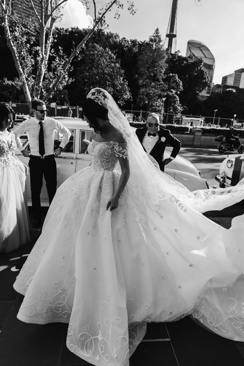 Ball Gown Off-the-shoulder Floor-Length Tulle Applique Wedding Dress