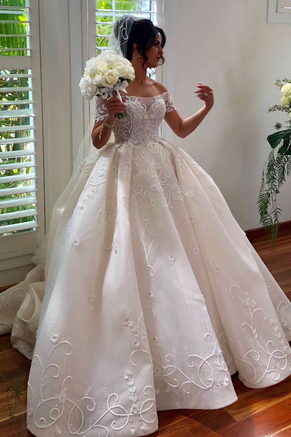 Ball Gown Off-the-shoulder Floor-Length Tulle Applique Wedding Dress