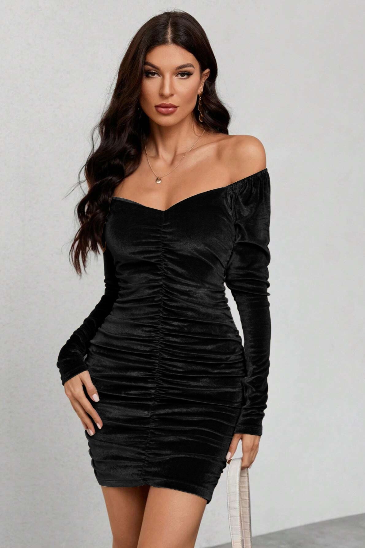 Minimalist Dress Inspired by Contemporary Streetwear Fashion 15