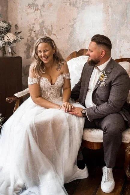 Beautiful A-line Boho Off-the-shoulder Wedding Dresses With Lace (ZD14975)