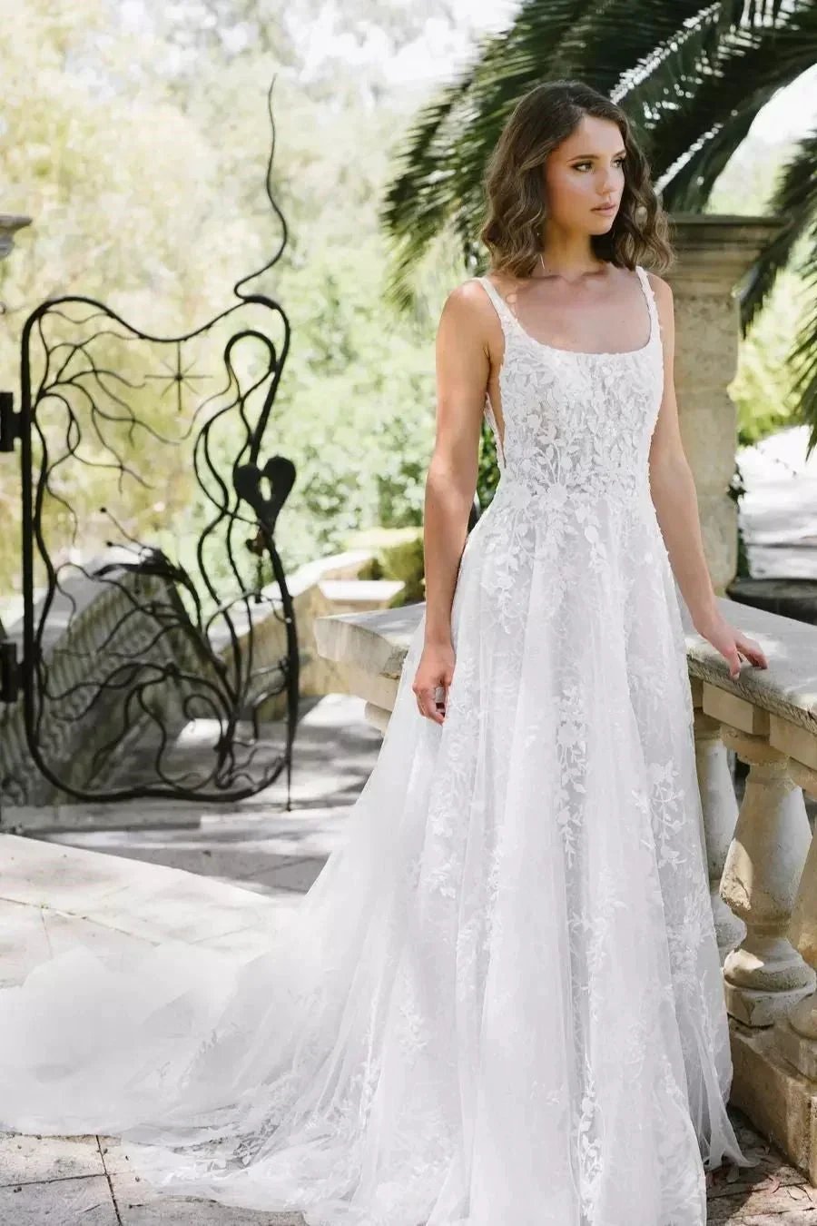 Beautiful A-Line Lace Scoop Sleeveless White Long Wedding Dress With Appliques (ZD15536)