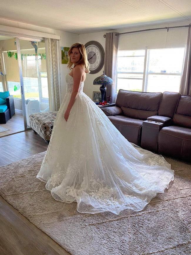 Beautiful Long A-line Off-the-shoulder Lace Appliques Wedding Dress with Beads (ZD15165)