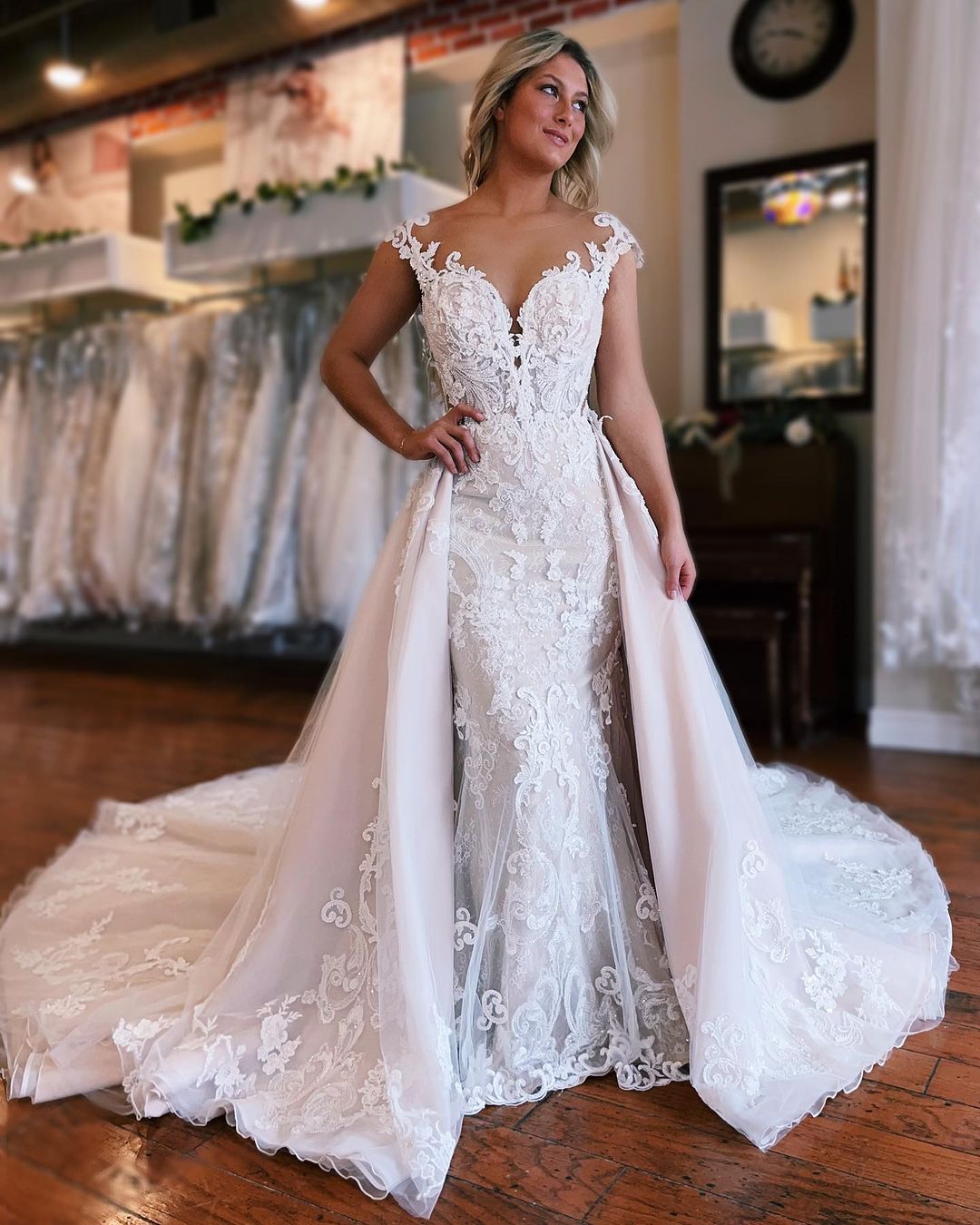 Beautiful Long Mermaid Wedding Dress With Lace Sleeveless And Detachable Train (ZD17493)