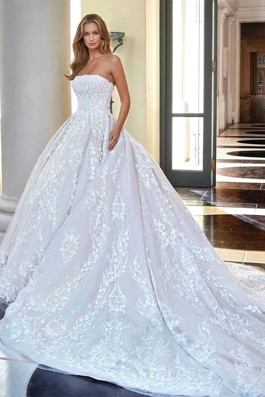 Beautiful Princess A-line Sleeveless Appliques Wedding Dress With Lace (ZD14582)