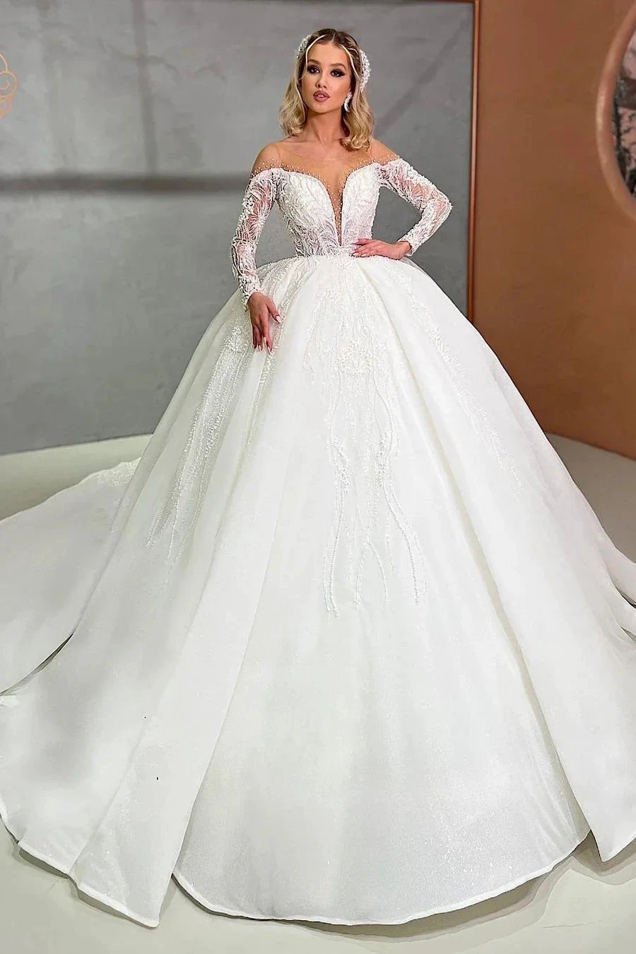 Beautiful Sweetheart Ball Gown Long Sleeves Wedding Dress With Beading (ZD14929)