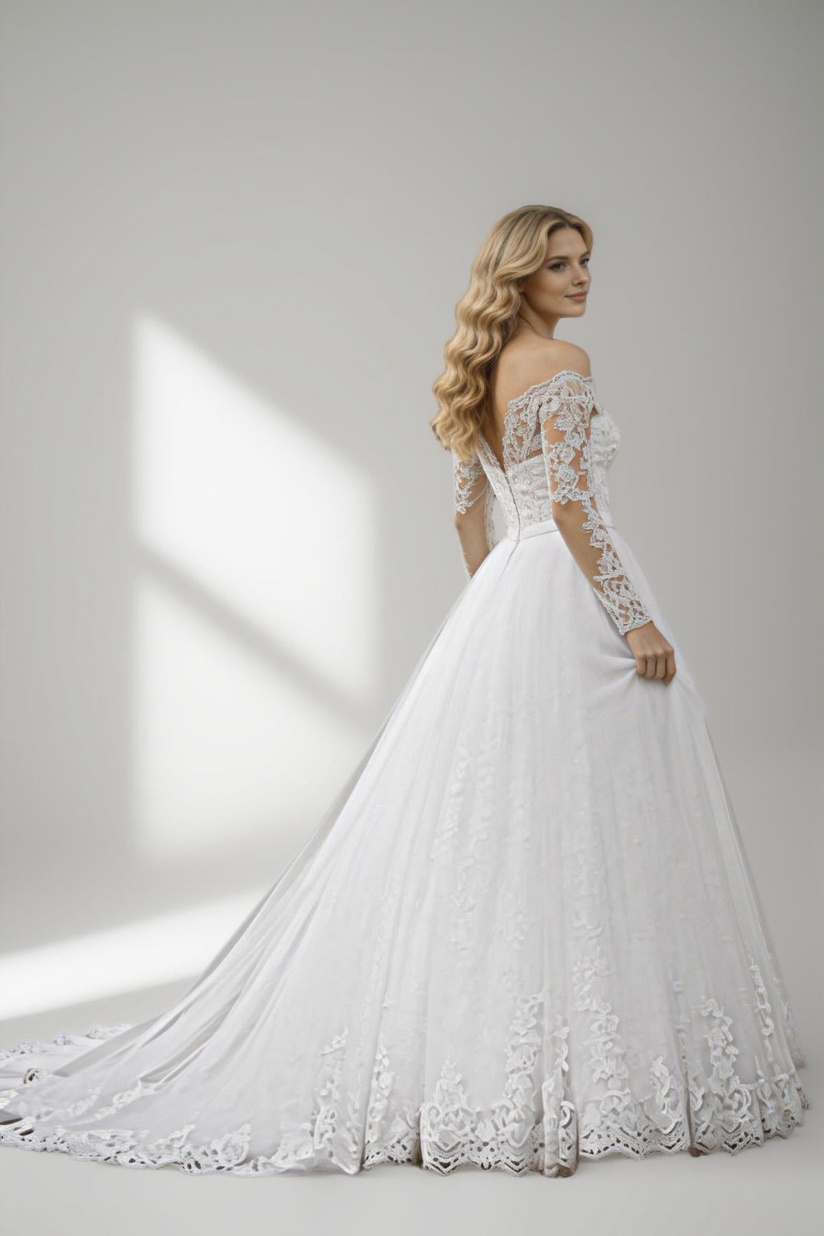 2025 Sexy Off Shoulder Wedding Dresses Appliques Long Sleeve Bridal Gowns Vintage Vestidos De Noiva Mariage Plus Size Custom De (ZD14158)