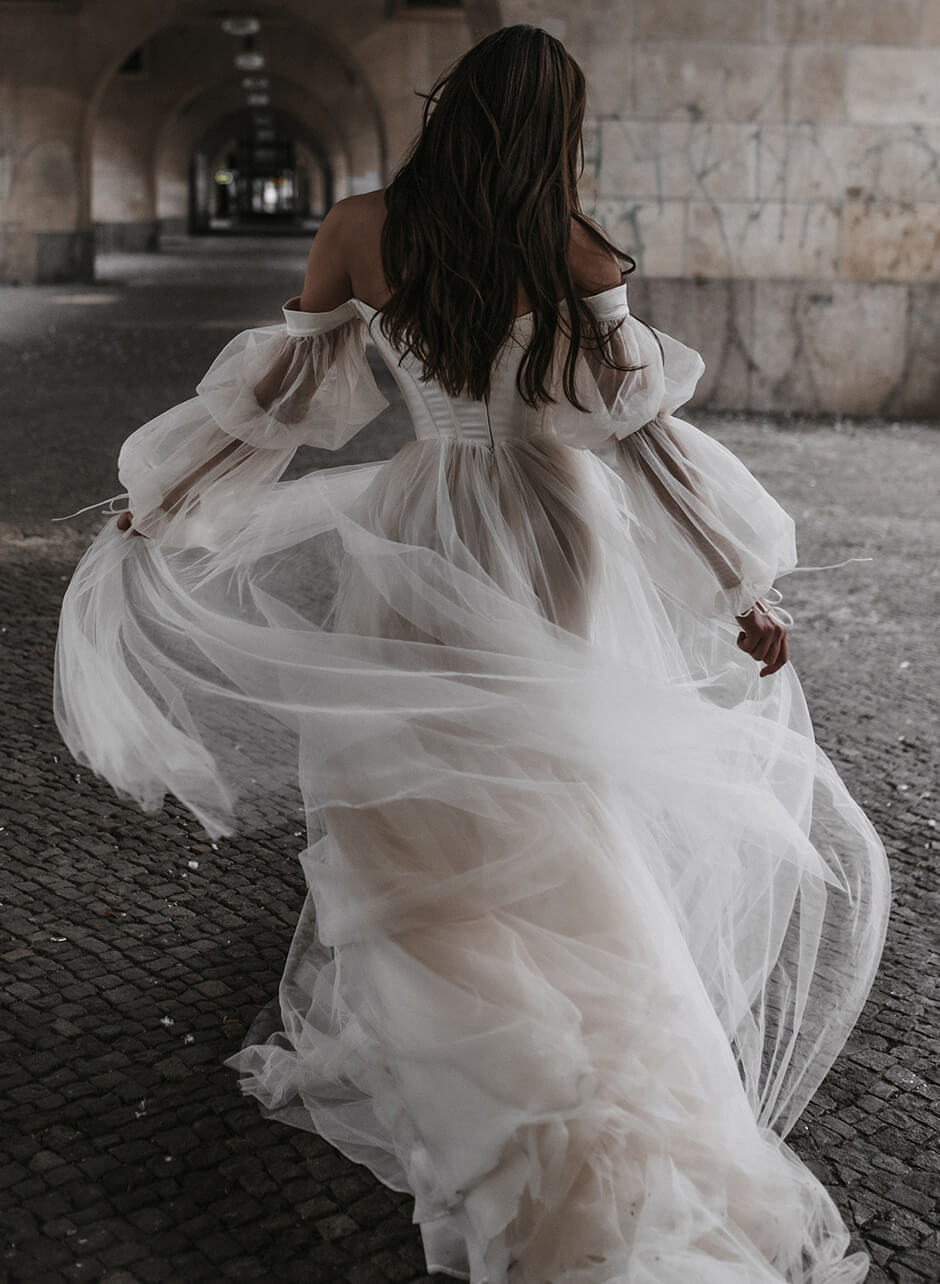 Boho Garden Tulle Off-the-Shoulder Long Sleeves A-Line Wedding Dresses