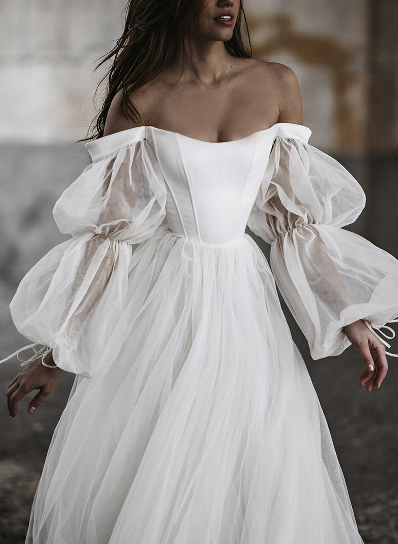 Boho Garden Tulle Off-the-Shoulder Long Sleeves A-Line Wedding Dresses