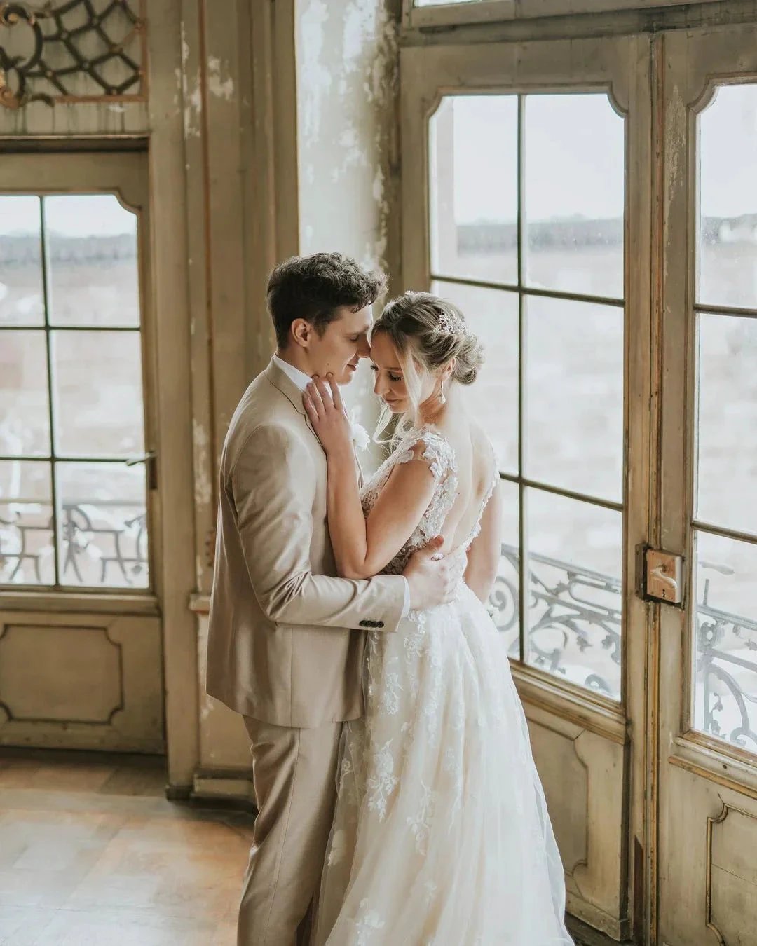 Boho Long A-line Tulle Wedding Dress with Lace Appliques (ZD15056)