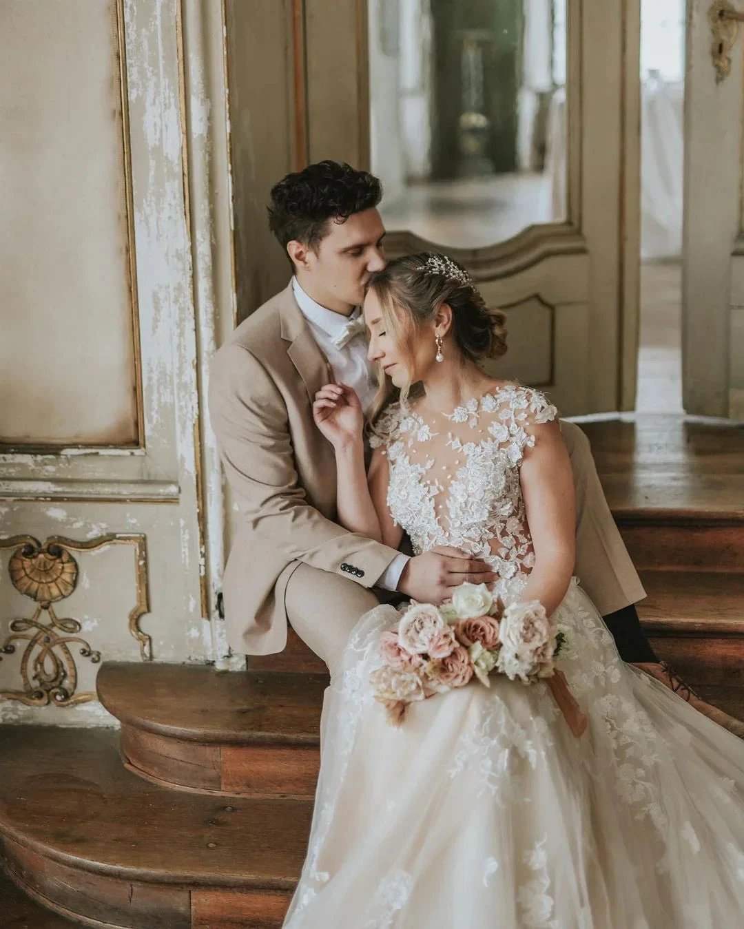 Boho Long A-line Tulle Wedding Dress with Lace Appliques (ZD15056)