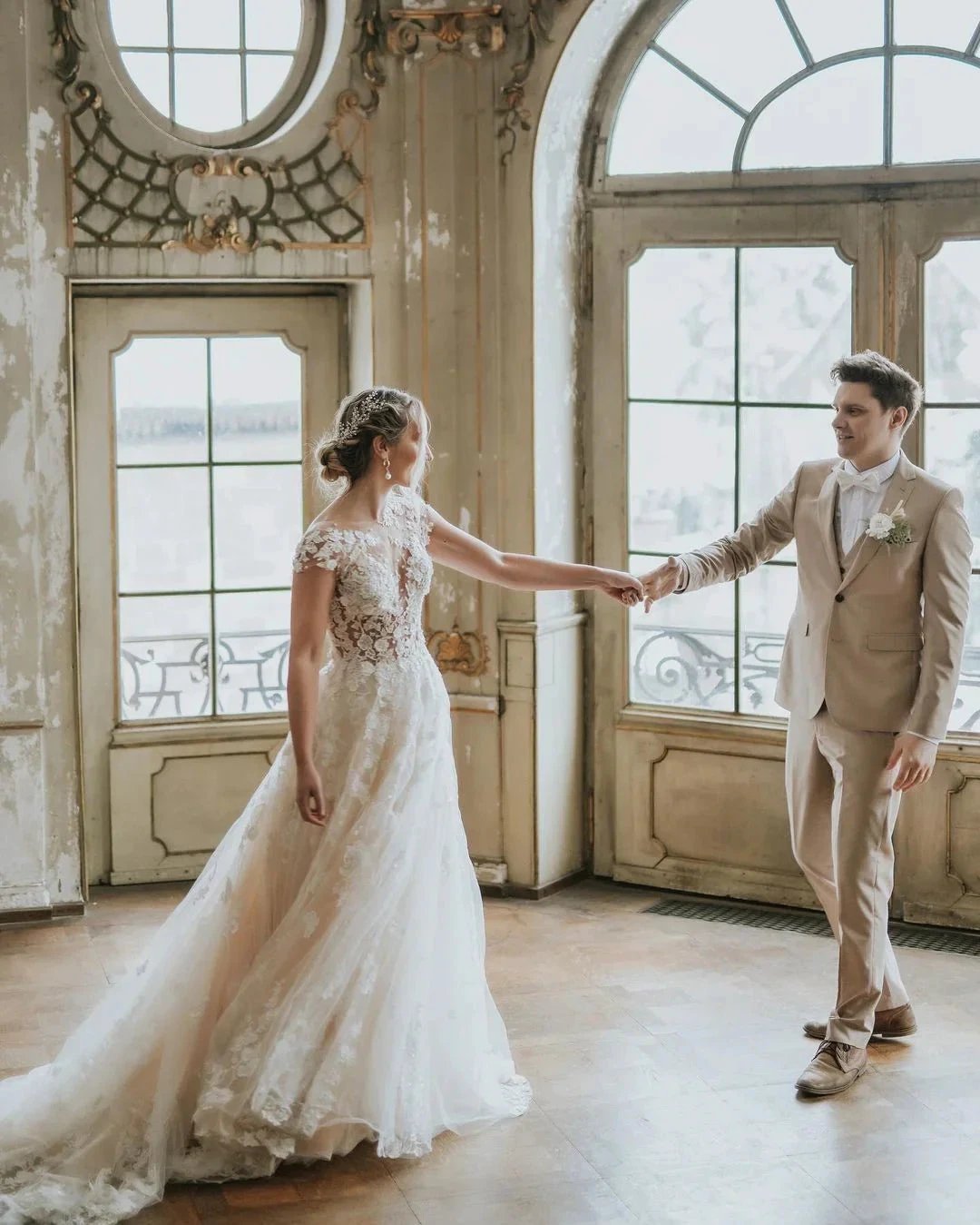 Boho Long A-line Tulle Wedding Dress with Lace Appliques (ZD15056)