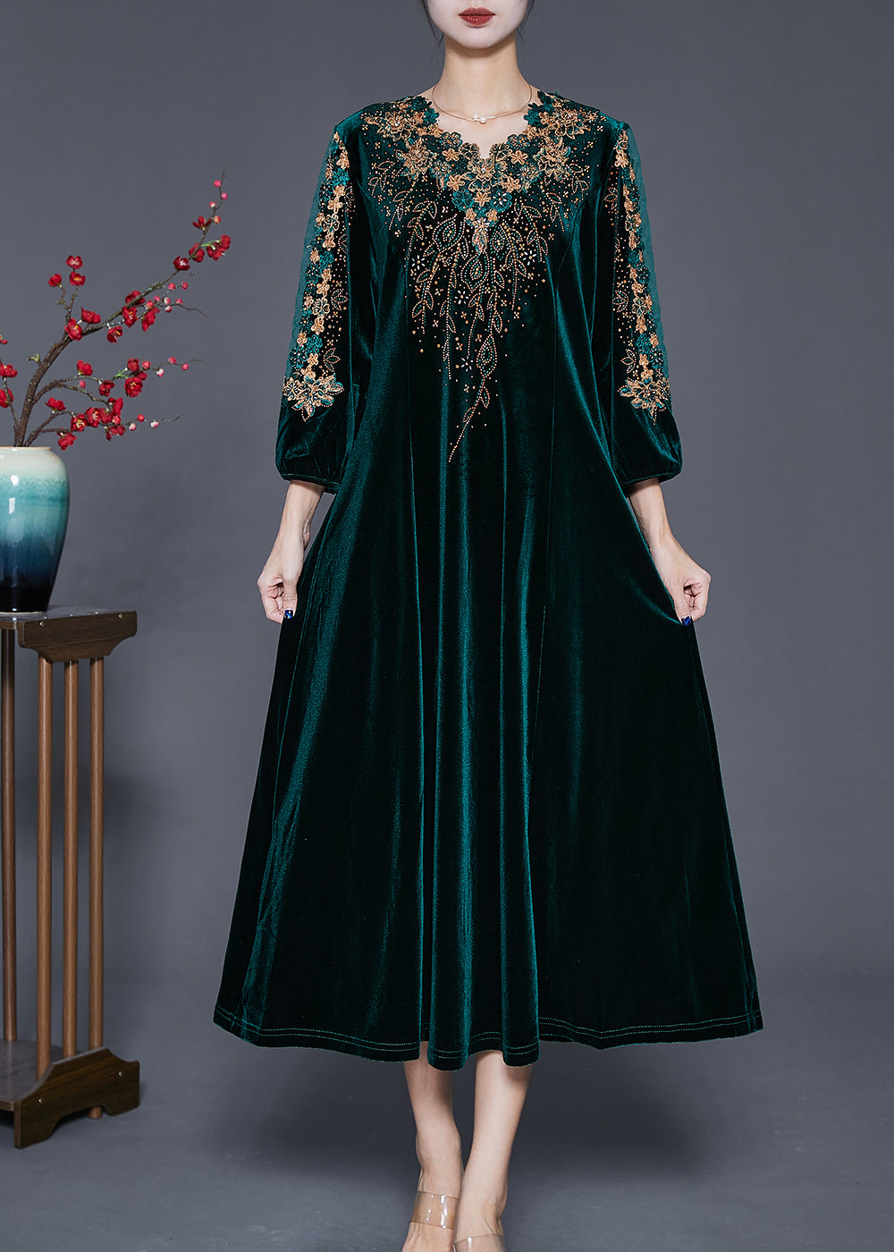 Effortlessly Elegant Dress with a Timeless Design