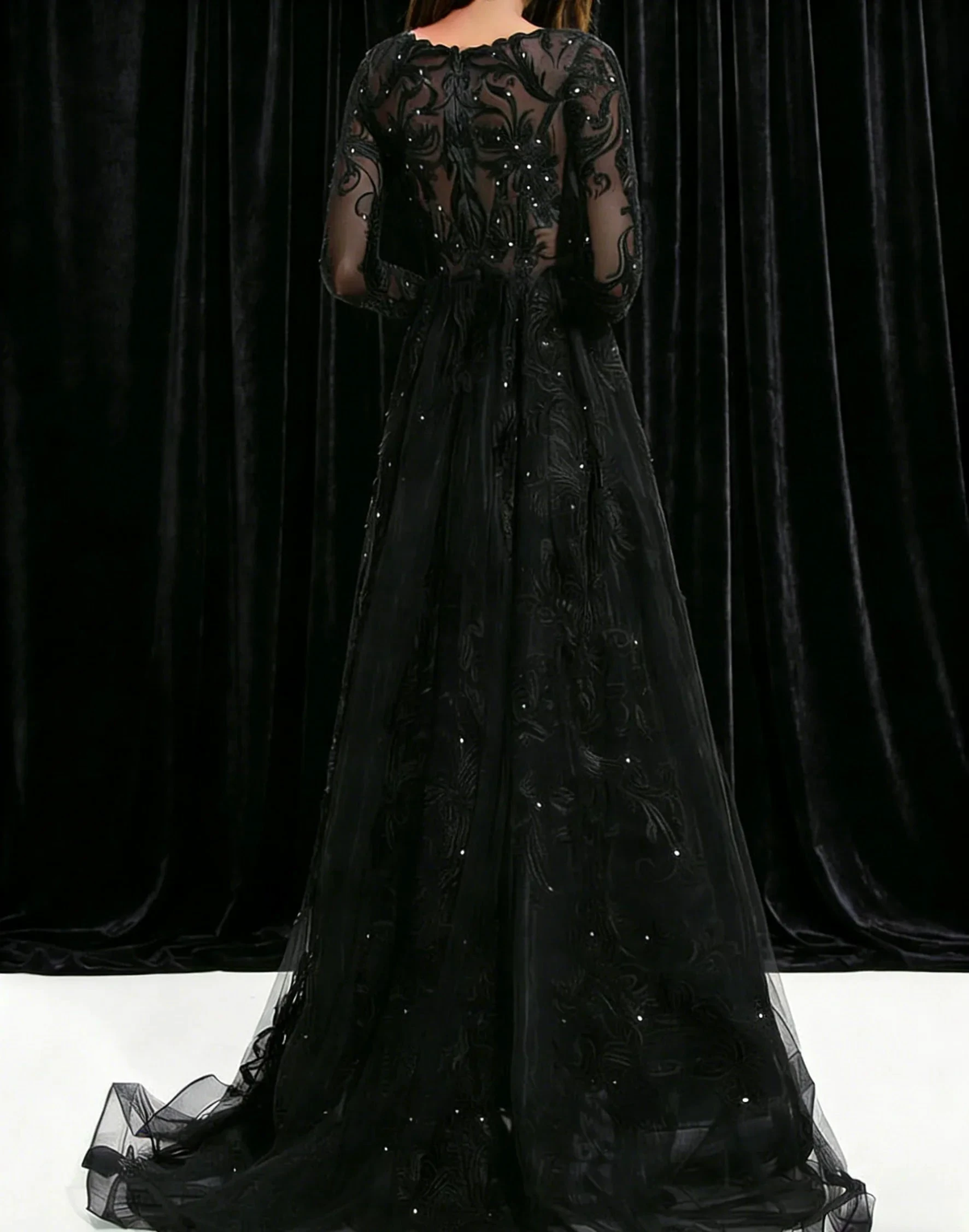 Black Lace Embroidery Long Sleeve Evening Gown V Neck Tulle Train Formal Dress (ZD16797)