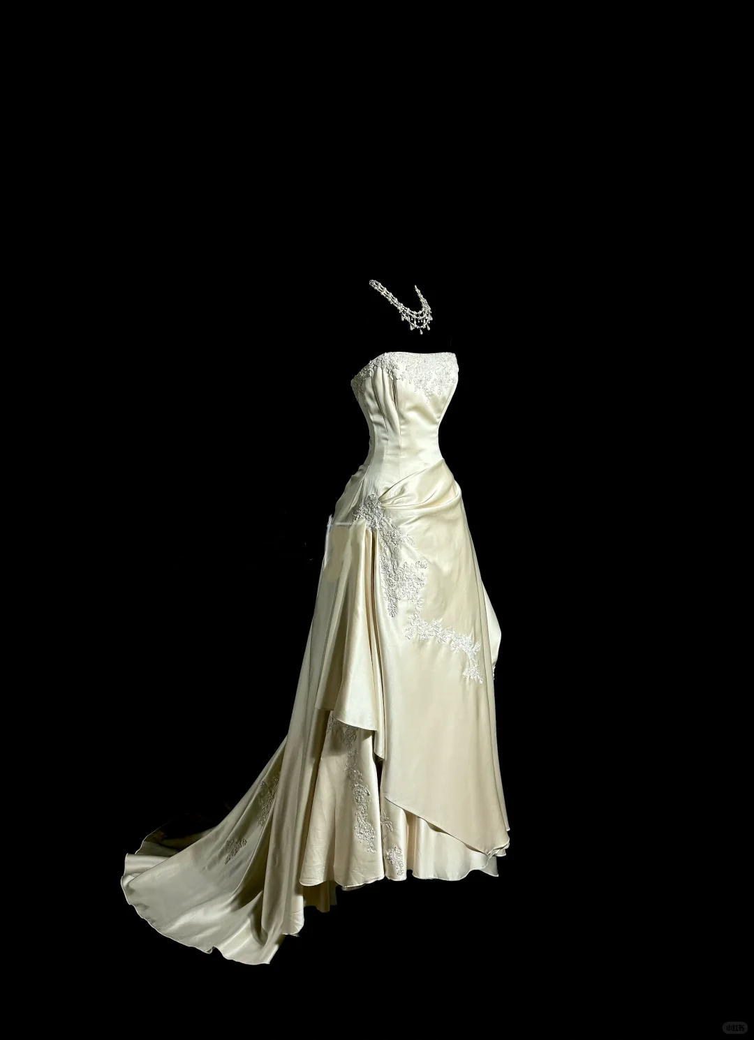 Strapless A Line Applique Wedding Dress Elegant Bridal Dress J8039