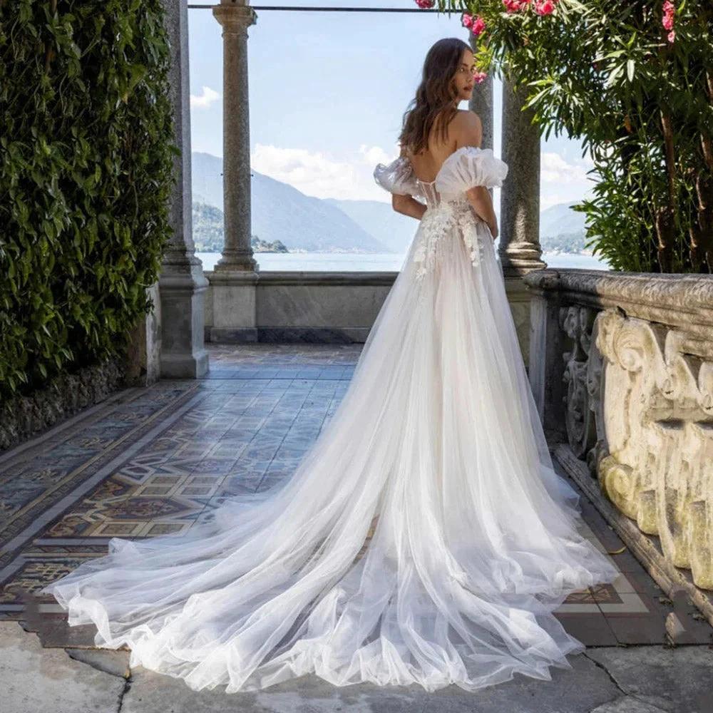 Beauteous Lace Appliques Wedding Dress Sweetheart Short Puffy Sleeves Bridal Gown Zipper Back Court Train Vestidos De Novia (ZD13395)