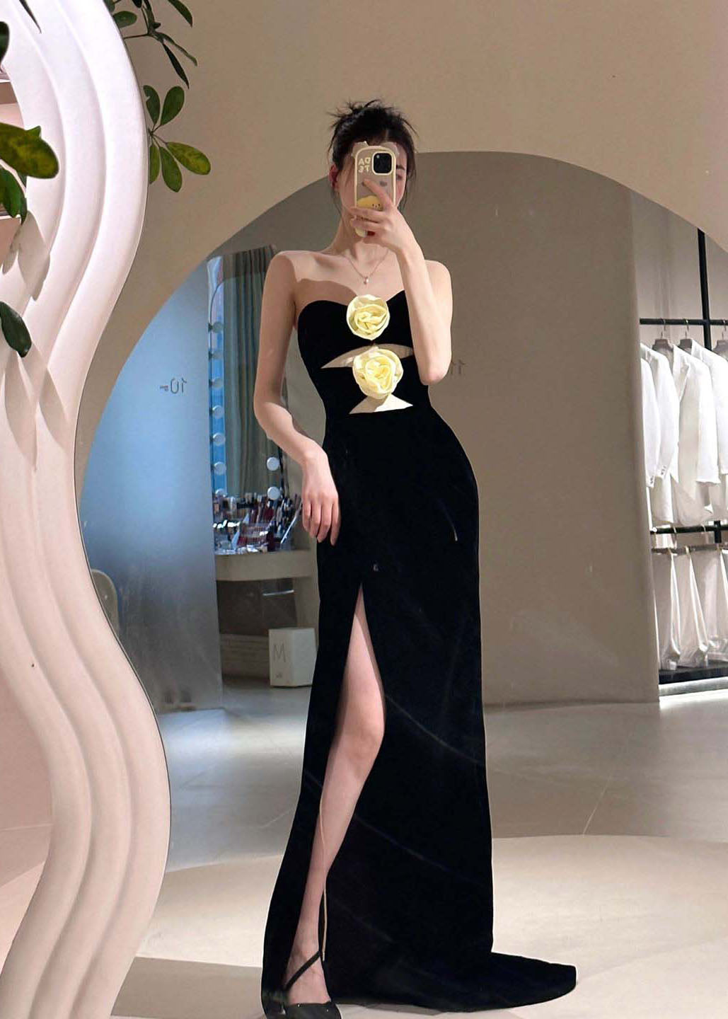 Effortlessly Elegant Dress with a Timeless Design