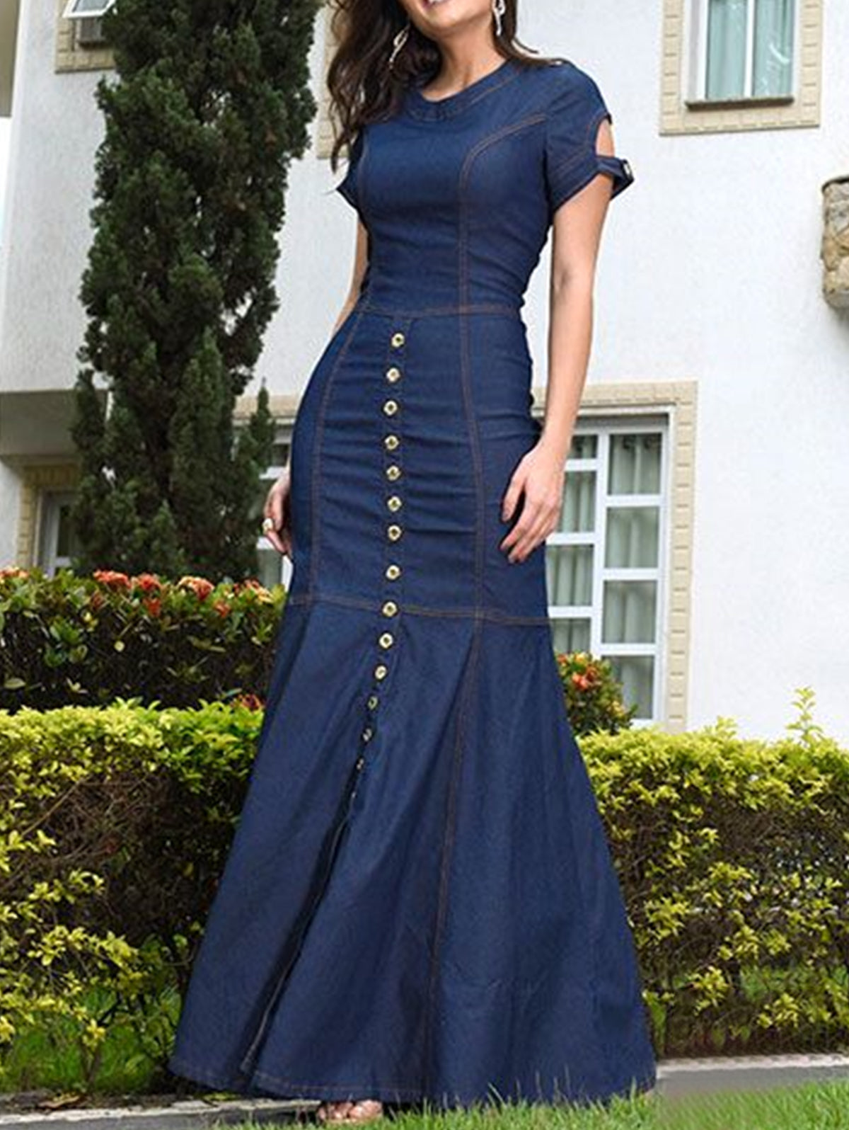 Beautifully Crafted Dress in a Classic Style