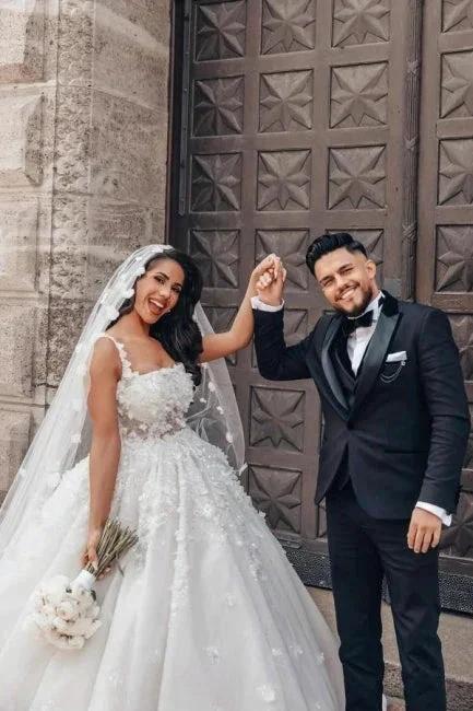 Charming Ball Gown Lace Square Sleeveless White Wedding Dresses With Appliques (ZD16617) - View 6 | VelvetHem
