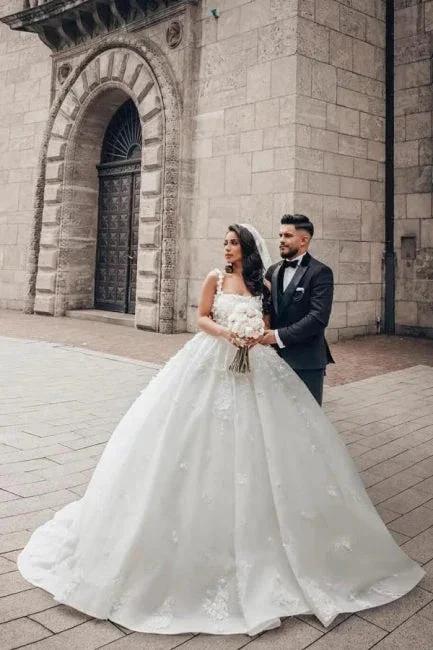 Charming Ball Gown Lace Square Sleeveless White Wedding Dresses With Appliques (ZD16617) - View 4 | VelvetHem