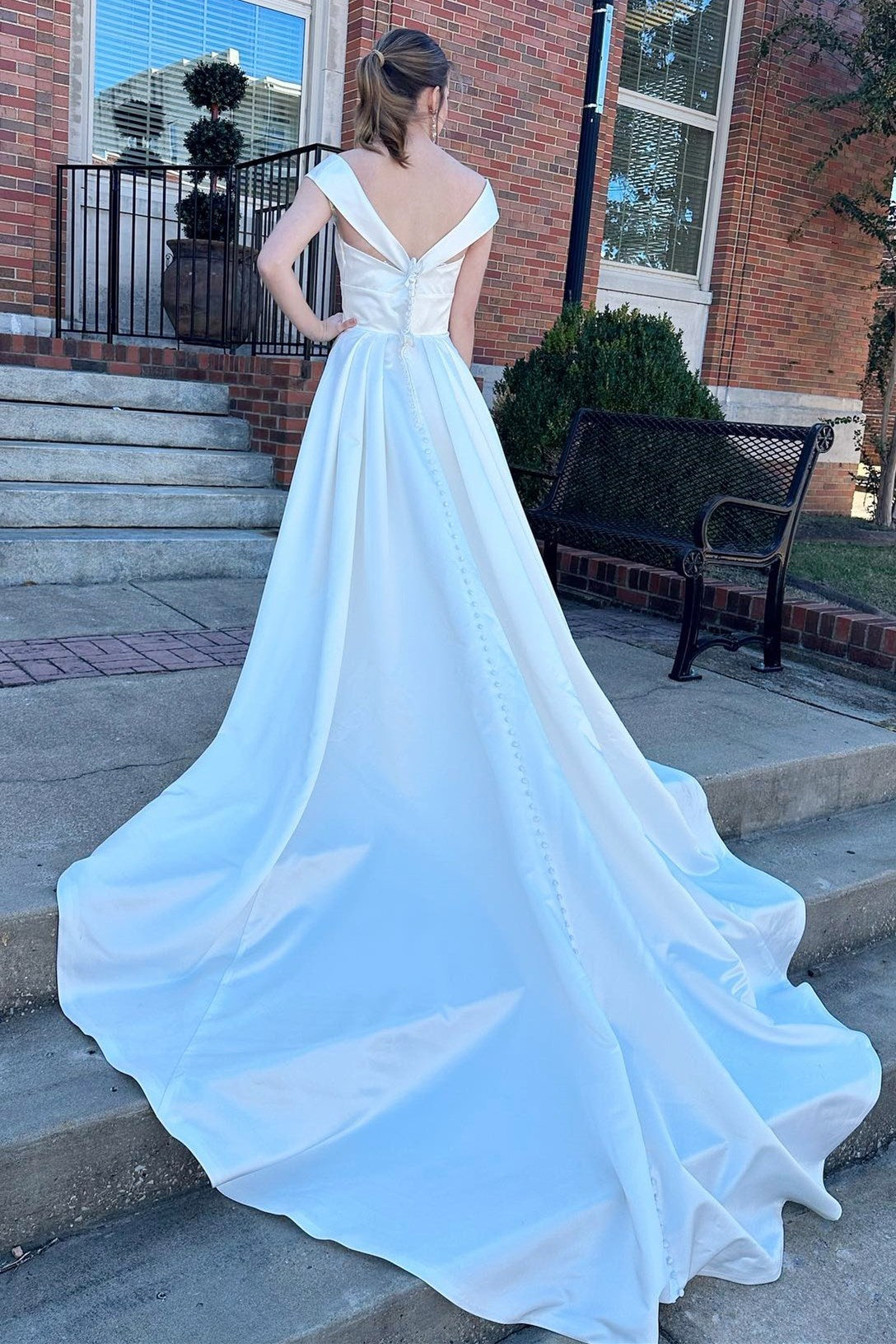 Charming V-Neck A-Line Satin Wedding Dresses Sleeveless Long With Buttons Pleats