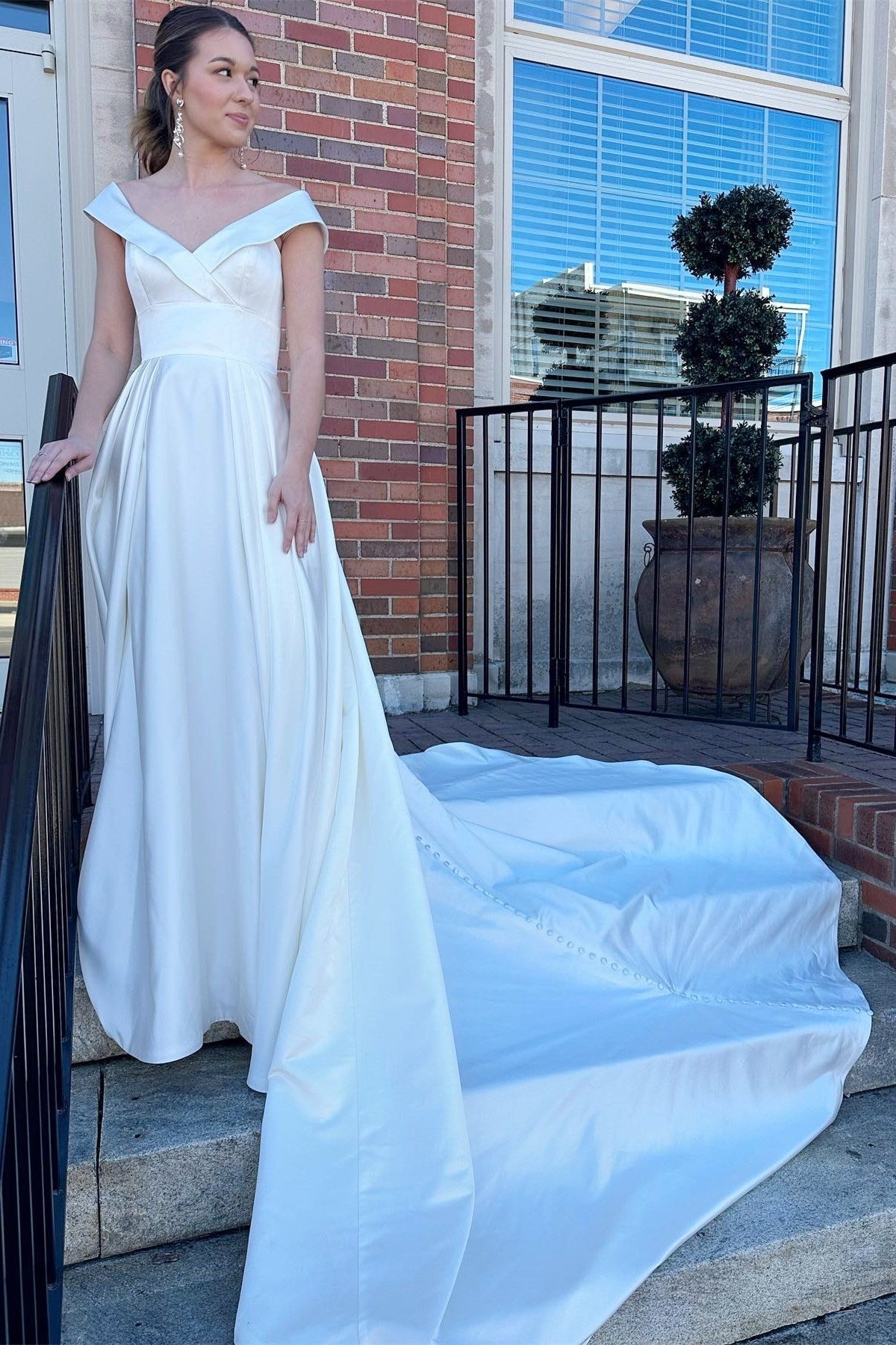 Charming V-Neck A-Line Satin Wedding Dresses Sleeveless Long With Buttons Pleats