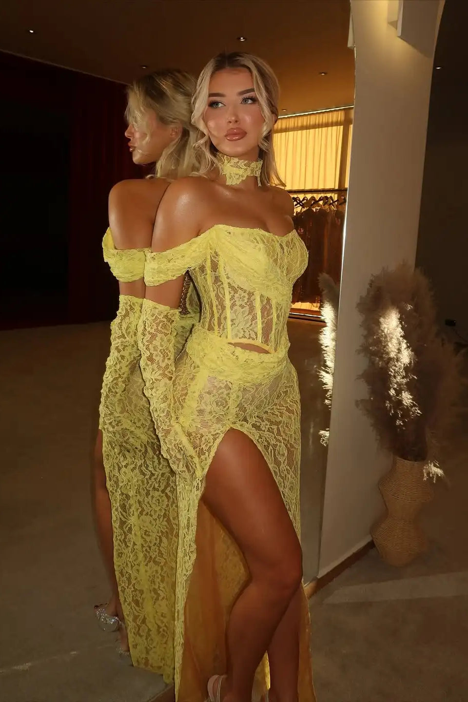 Charming Yellow One-Shoulder Lace Mermaid Prom Dress Column High Split With Gloves