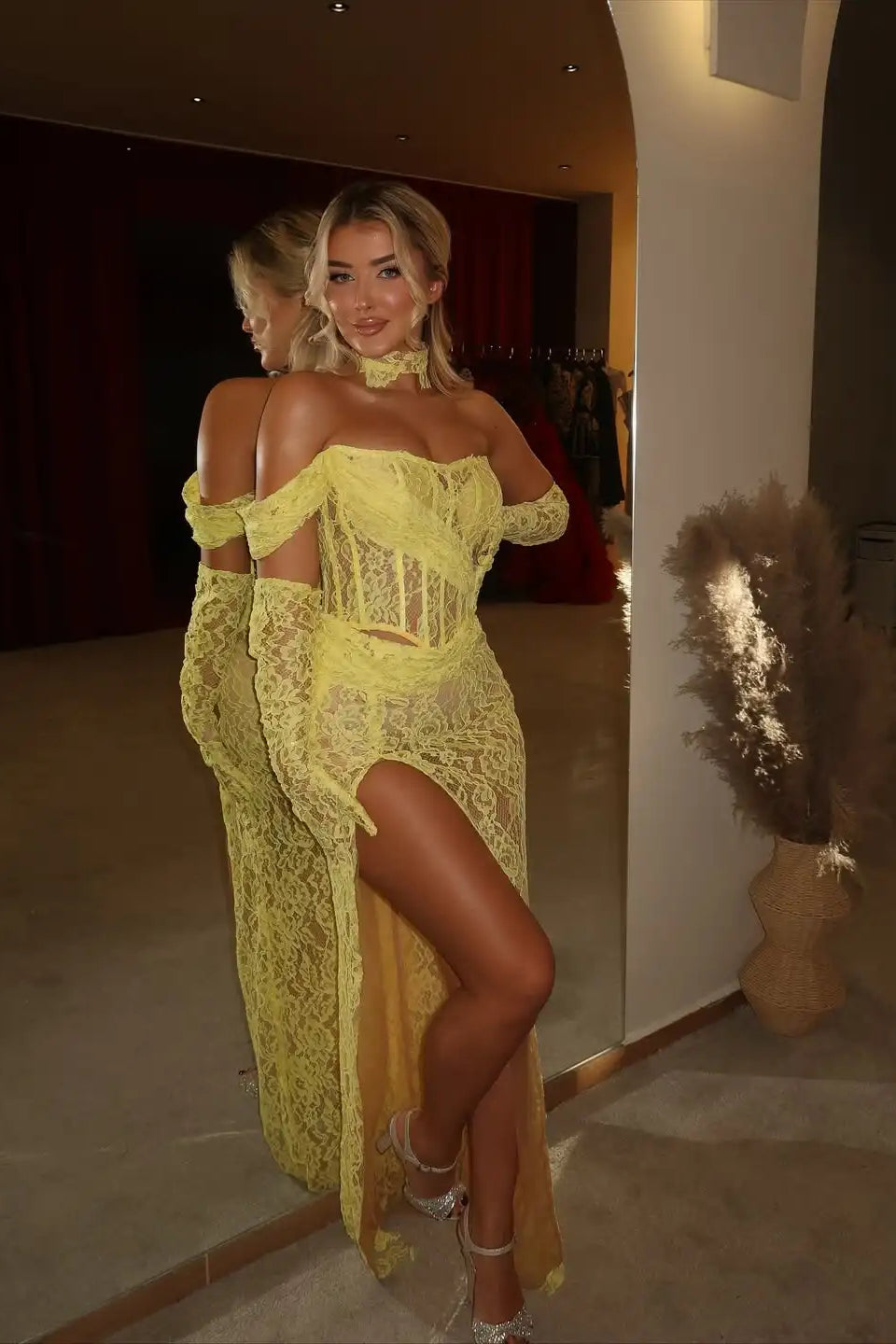 Charming Yellow One-Shoulder Lace Mermaid Prom Dress Column High Split With Gloves