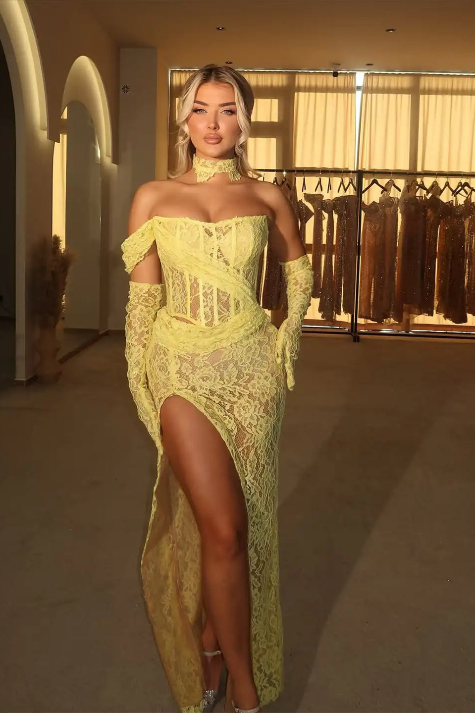 Charming Yellow One-Shoulder Lace Mermaid Prom Dress Column High Split With Gloves
