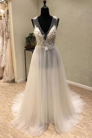 V-Neck Open Back Tulle Ivory Beach Wedding Dress (ZD15478)