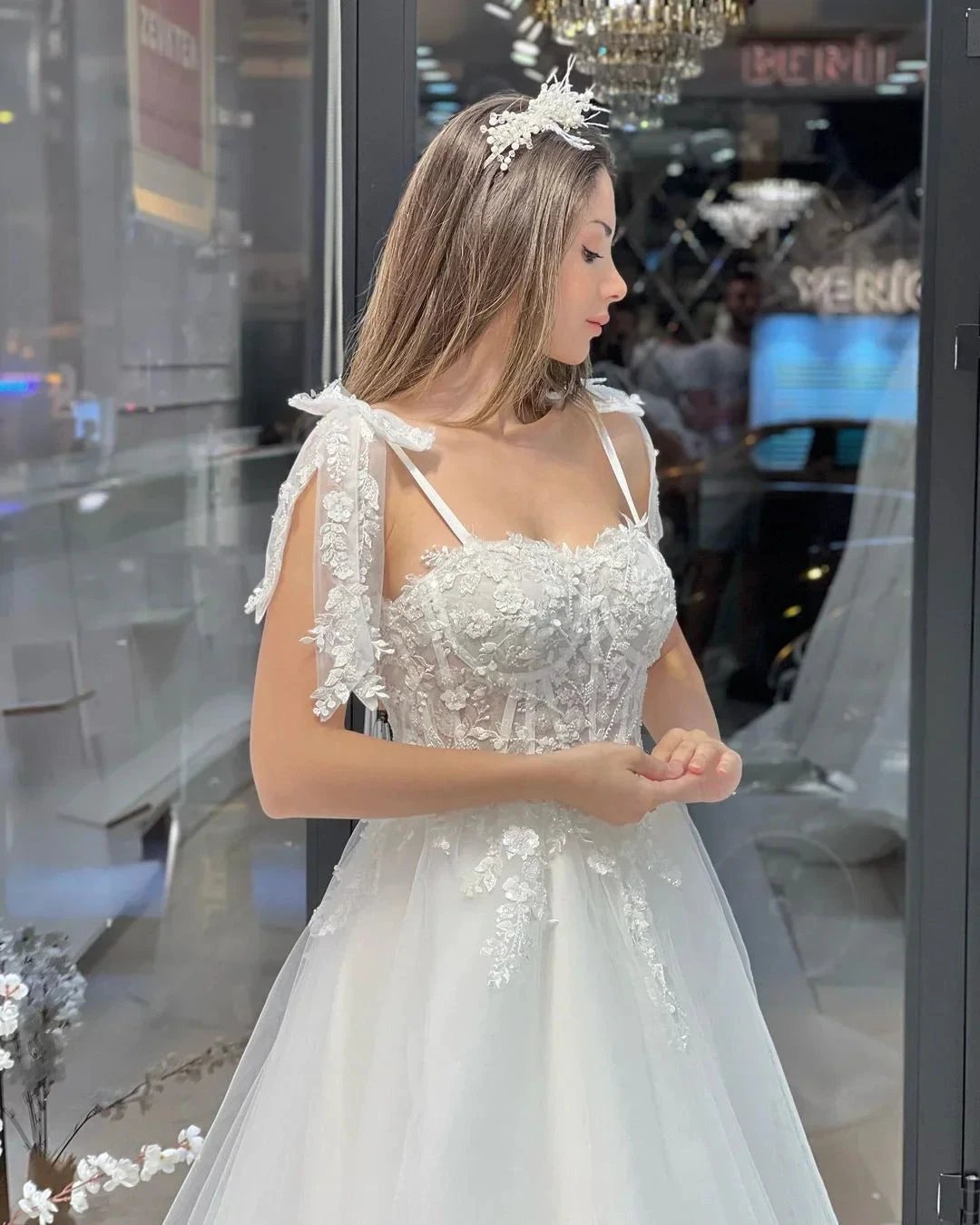 Chic Floor Length Sweetheart Sleeveless A-Line Tulle Wedding Dress with Appliques (ZD14792)
