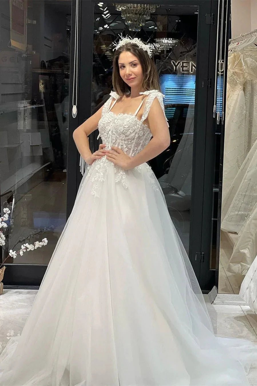 Chic Floor Length Sweetheart Sleeveless A-Line Tulle Wedding Dress with Appliques (ZD14792)
