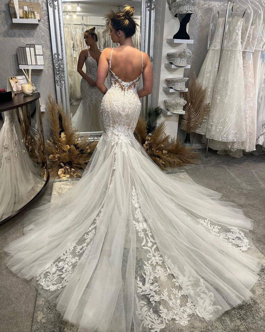 Chic Floor Length V-Neck Spaghetti Straps Sleeveless Mermaid Wedding Dress with Chapel Train (ZD16492)