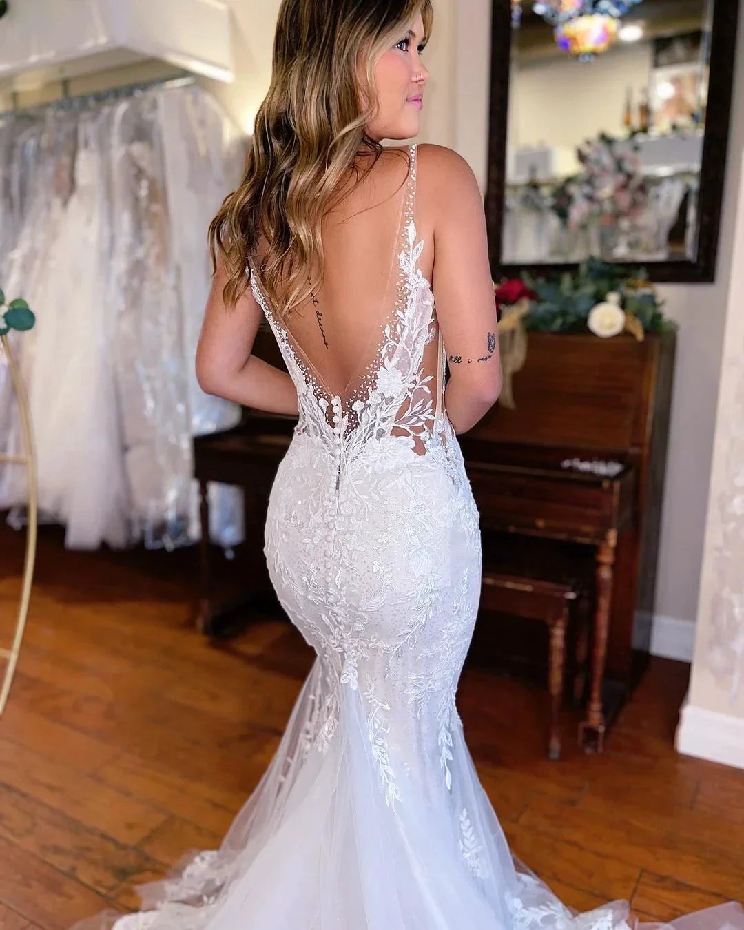 Chic Long Mermaid V-neck Sleeveless Lace Wedding Dress (ZD14822)