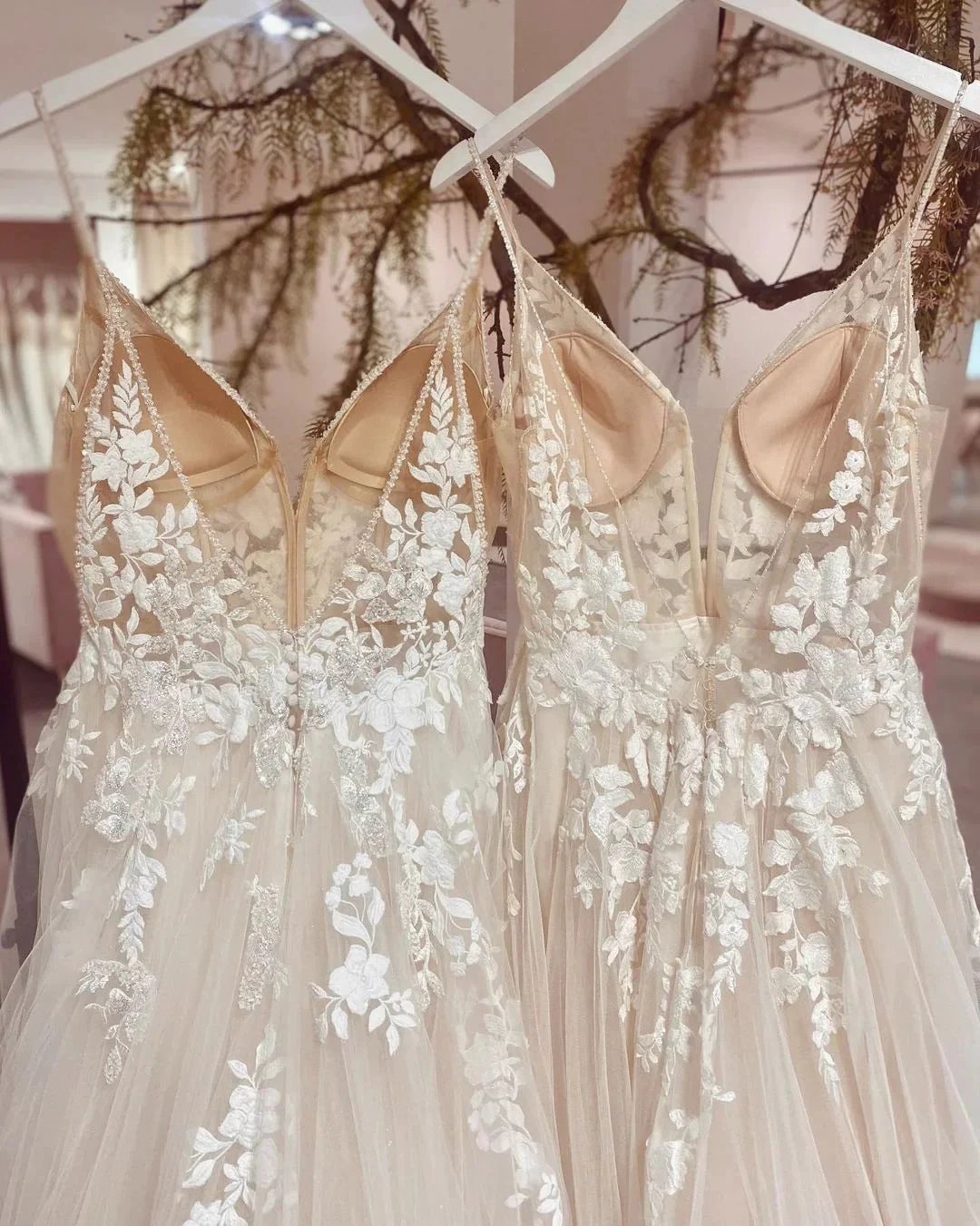 Chic Long Spaghetti Straps V-neck A-Line Tulle Wedding Dress With Appliques Lace (ZD14313)