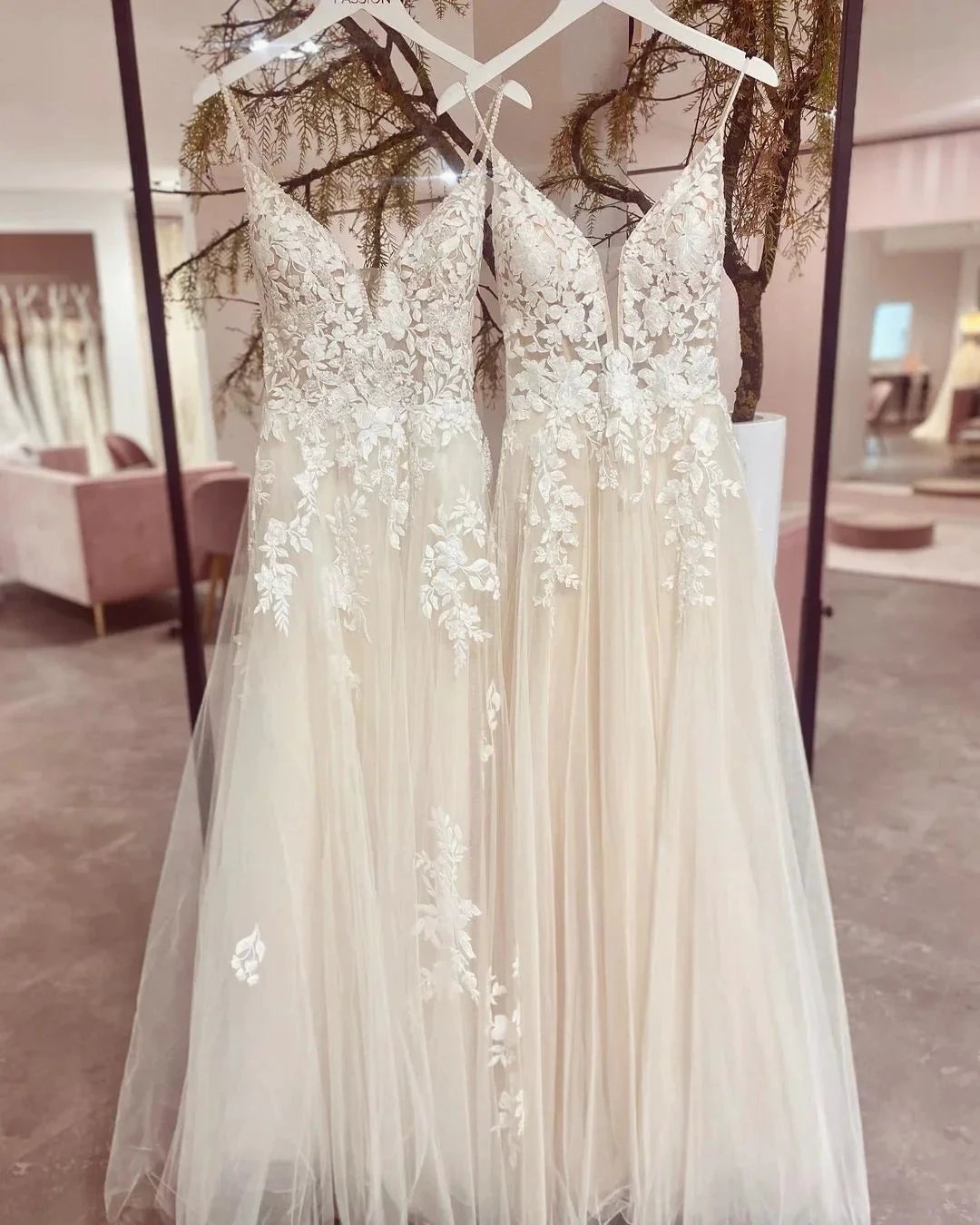 Chic Long Spaghetti Straps V-neck A-Line Tulle Wedding Dress With Appliques Lace (ZD14313)