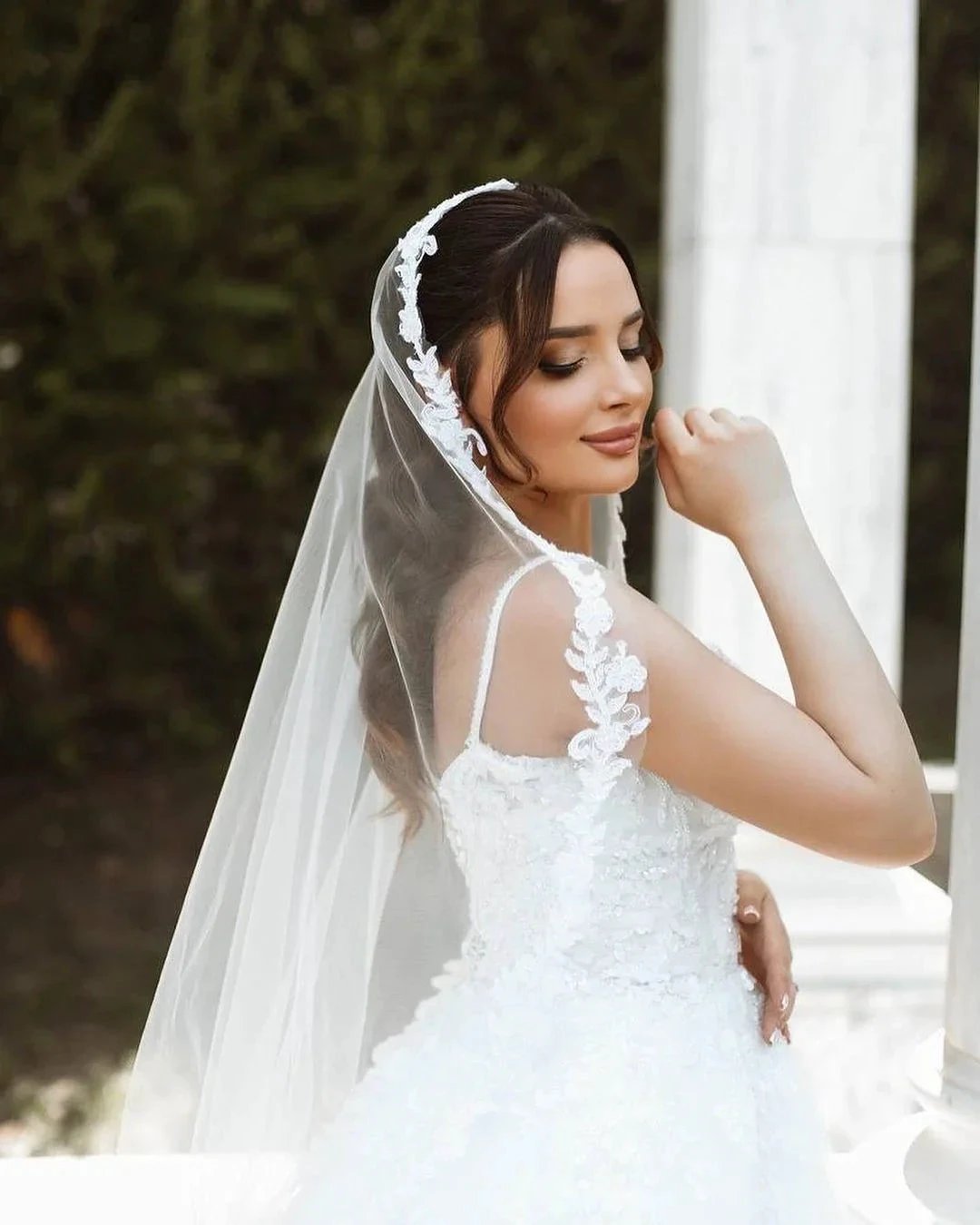 Chic Long White A-line Spaghetti Straps Lace Sleeveless Wedding Dress (ZD15677)