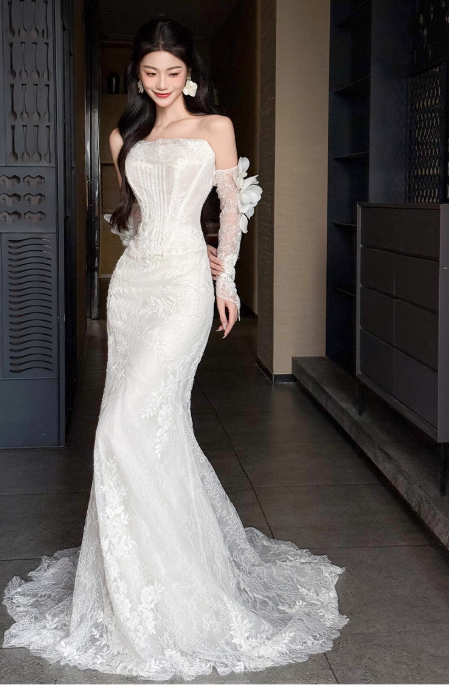 Chic Mermaid Long Wedding Dress Lace Strapless White Bridal Gown Appliques Sleeveless Bridal Dresses
