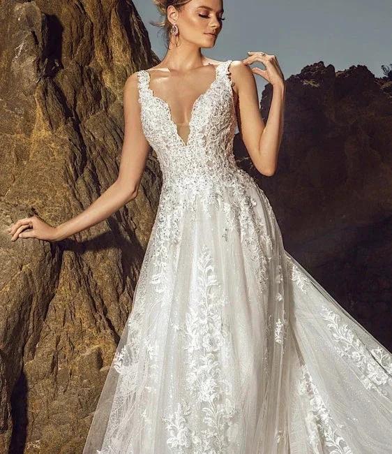 Chic Sleeveless V-Neck Wedding Dress Aline Tulle Brial Dress with Lace Appliques& Pockets (ZD16585) - View 4 | VelvetHem