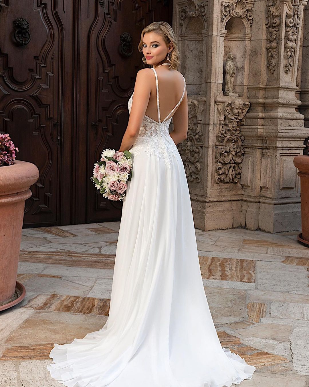 Chiffon Wedding Dress Lace Appliques With Slit (ZD17516)