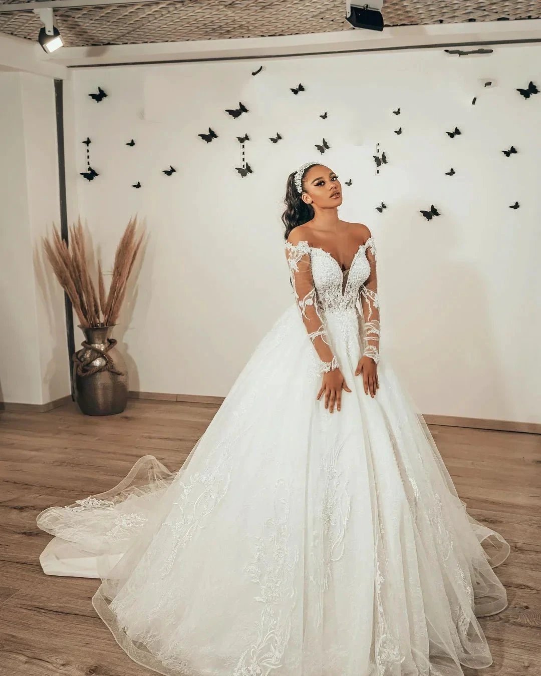 Classy Long A-Line Sweetheart Appliques Lace Tulle Wedding Dress with Sleeves (ZD15076)