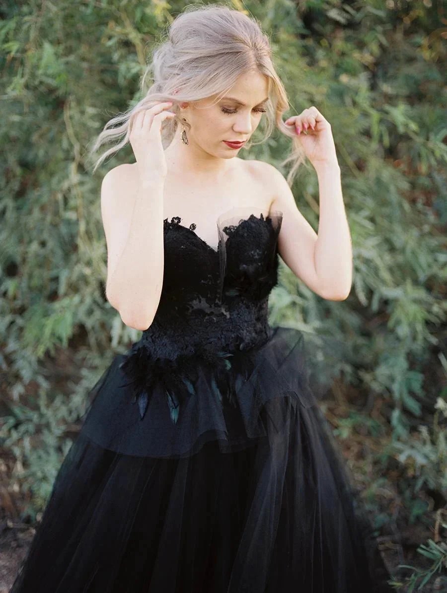 Classy Long Princess Sweetheart Open Back Tulle Black Wedding Dress with Lace (ZD15122)