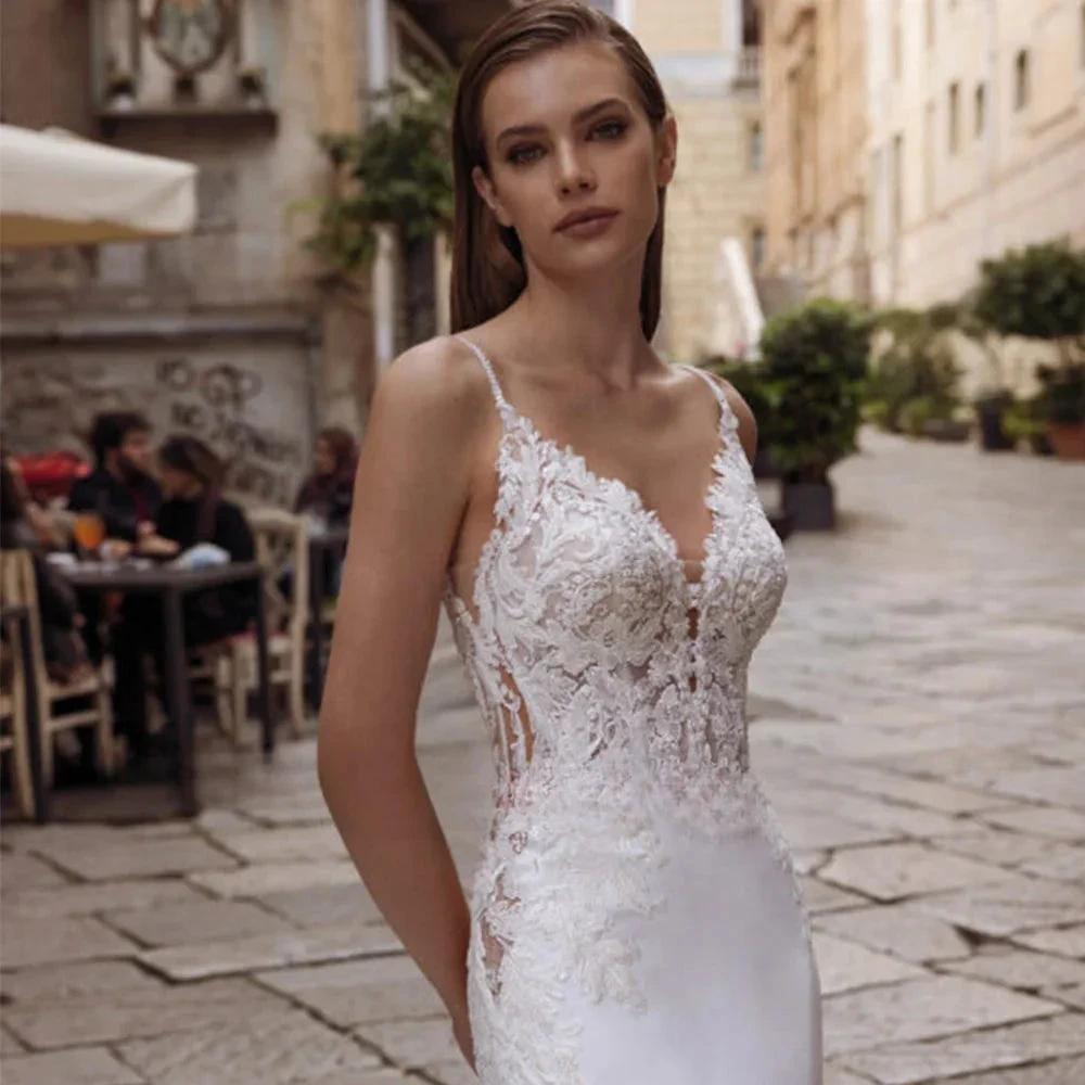 High Quality Spaghetti Straps Wedding Dresses V-Neck Backless Bride Gowns Lace Appliques Sweep Train Mermaid Vestido De Noiva (ZD13501)