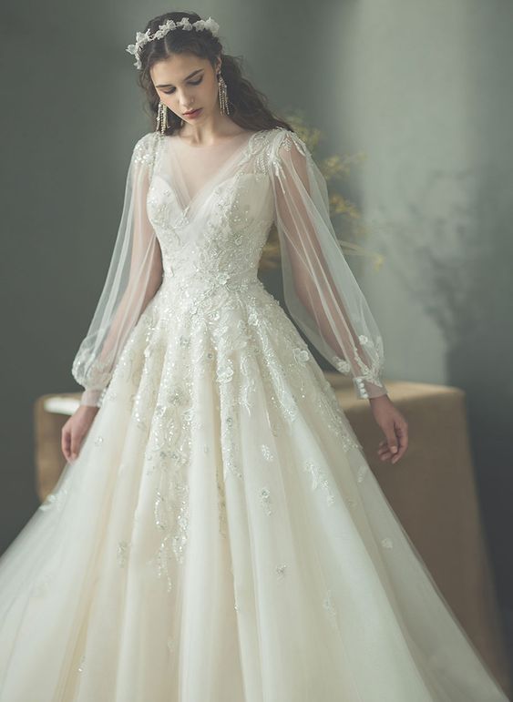 A-line V Neck Wedding Dress Tulle Lace Wedding Dress With Lantern Sleeve Bridal Dress