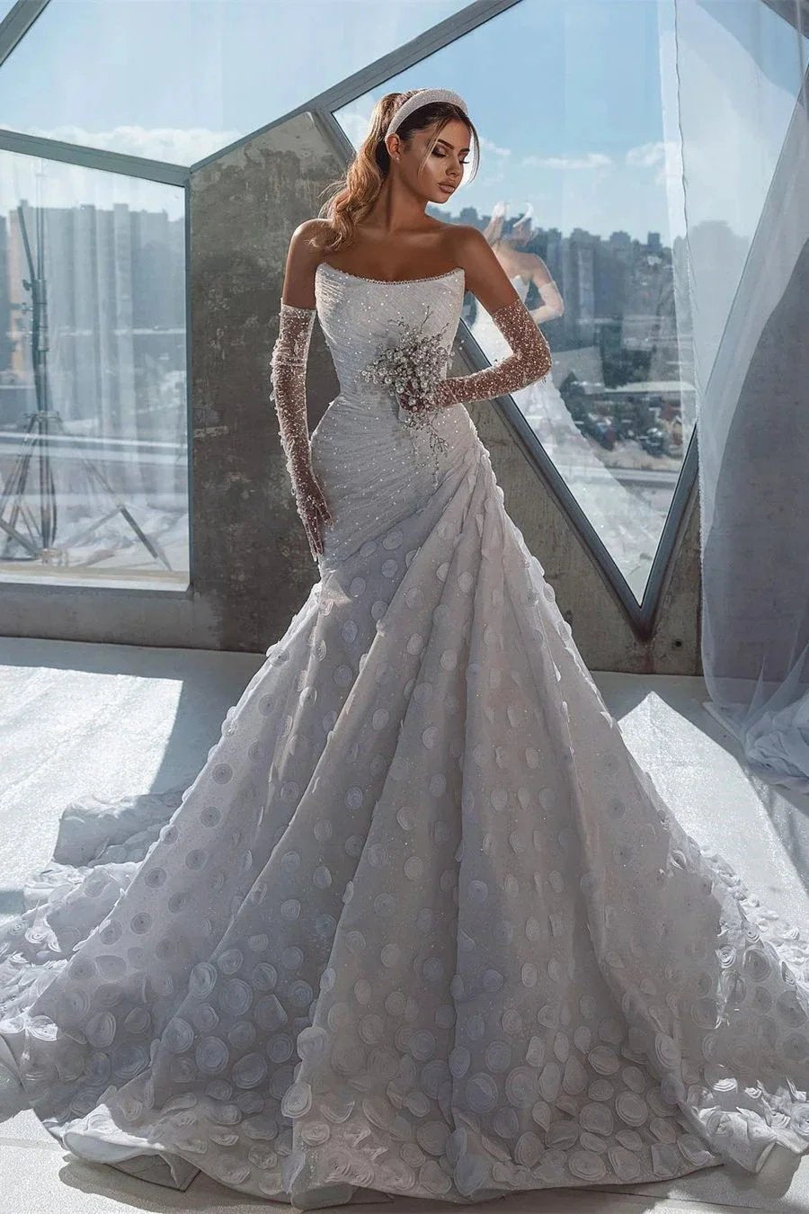 Deluxe Floor Length Strapless Sleeveless Sequined Wedding Dress with Ruffles (ZD14775)