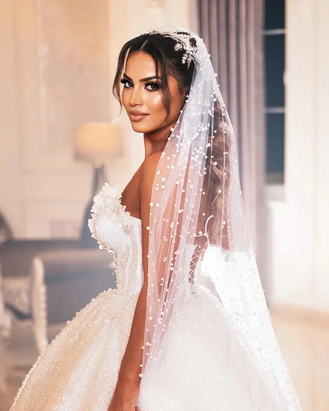 Deluxe Floor Length Sweetheart Sleeveless A-Line Sequined Wedding Dress with Beads (ZD14779)