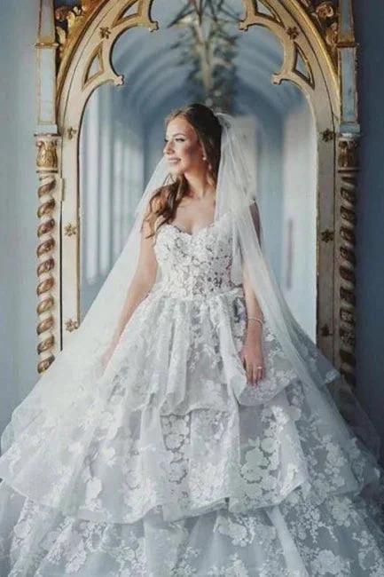 Dignified Sweetheart Sleeveless Ball Gown Tulle Wedding Dresses with Lace (ZD14667)