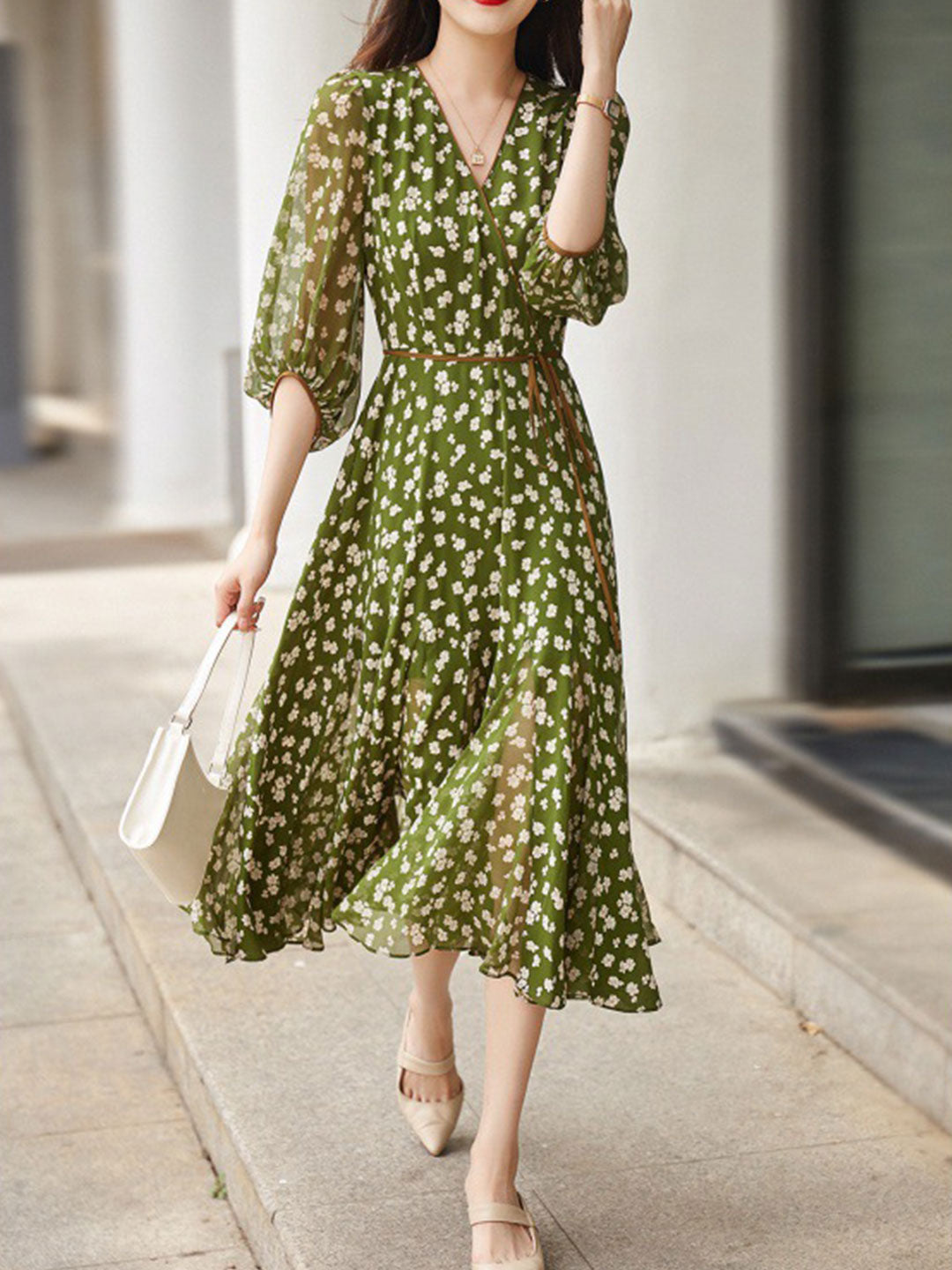 Classic Vintage Dress with a Flattering Fit