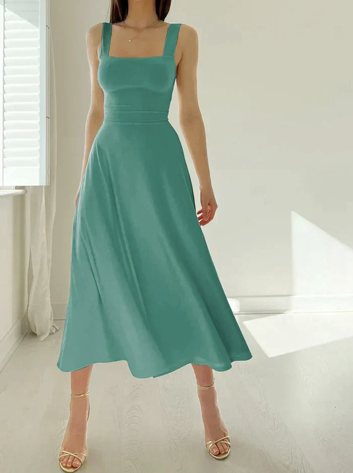 Mónica Statement Summer Dress with a Square Neckline Chic Silhouette Collection