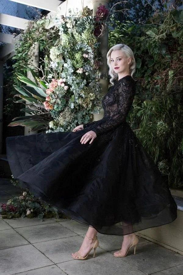 Elegant Black Bateau Appliques Lace Short Wedding Dress with Sleeves (ZD15123)