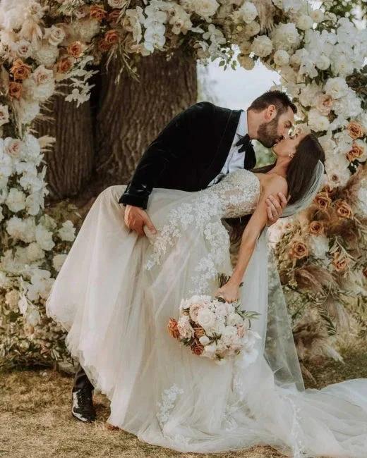 Elegant Boho A-Line Sleeveless Wedding Dresses with Lace (ZD14687)